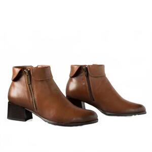 NEW ERIC MICHAEL women's sonia ankle boot in cognac